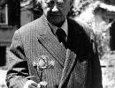 1979 biagio marin tra le rose di pina  foto renzo sanson 